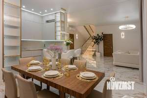 Коттедж 250м², 2-этажный, участок 10 сот.  