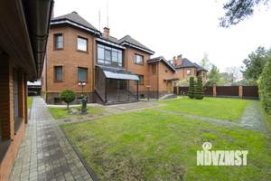 Коттедж 540м², 4-этажный, участок 12 сот.  