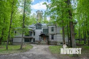 Дом 1500м², 3-этажный, участок 65 сот.  
