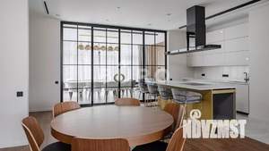 Дом 900м&sup2;, 2-этажный, участок 7 сот.  