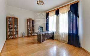 Дом 370м², 2-этажный, участок 0 сот.  