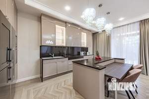 Таунхаус 290м&sup2;, 3-этажный, участок 7 сот.  