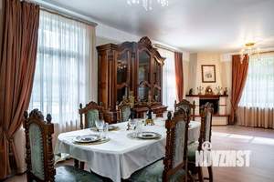 Дом 239м², 3-этажный, участок 14 сот.  