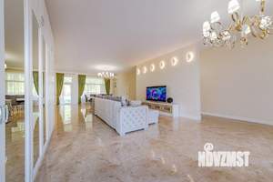 Дом 328м&sup2;, 1-этажный, участок 16 сот.  