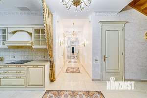 Дом 271м², 2-этажный, участок 11 сот.  