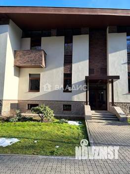 Таунхаус 371м², 3-этажный, участок 3 сот.  