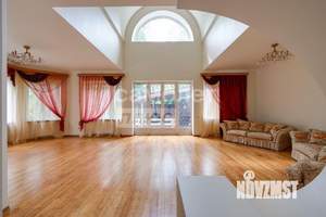 Коттедж 370м², 2-этажный, участок 12 сот.  