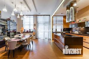 Коттедж 1700м&sup2;, 2-этажный, участок 49 сот.  