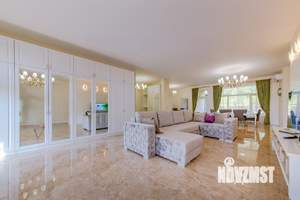 Дом 328м&sup2;, 1-этажный, участок 16 сот.  