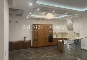 Дом 400м&sup2;, 3-этажный, участок 5 сот.  