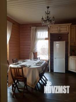 Дом 246м², 3-этажный, участок 8 сот.  