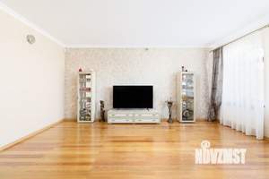 Дом 500м², 3-этажный, участок 20 сот.  