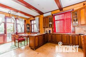 Дом 700м², 3-этажный, участок 15 сот.  