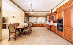 Дом 300м², 3-этажный, участок 10 сот.  