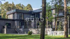 Дом 1700м², 2-этажный, участок 46 сот.  