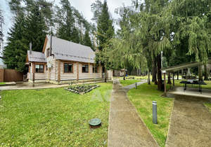 Дом 330м², 3-этажный, участок 32 сот.  