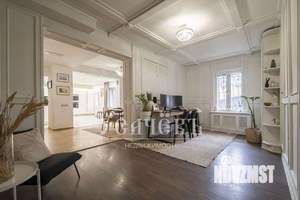 Дом 700м², 3-этажный, участок 18 сот.  