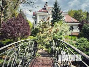 Коттедж 762м², 3-этажный, участок 30 сот.  