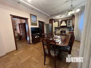 Коттедж 450м², 3-этажный, участок 12 сот.  