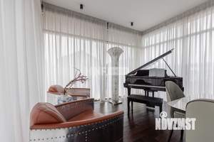 Дом 445м², 2-этажный, участок 15 сот.  