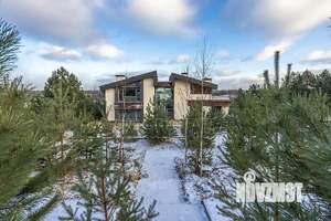 Дом 709м&sup2;, 3-этажный, участок 39 сот.  