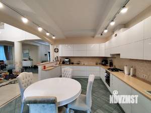 Коттедж 700м², 3-этажный, участок 22 сот.  