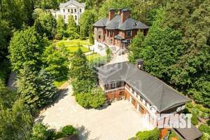 Дом 761м&sup2;, 3-этажный, участок 60 сот.  