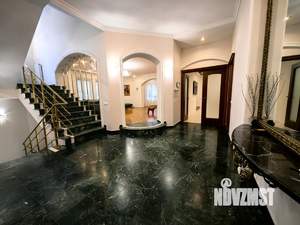 Коттедж 486м², 3-этажный, участок 16 сот.  