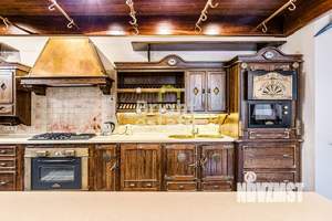 Дом 600м², 4-этажный, участок 15 сот.  