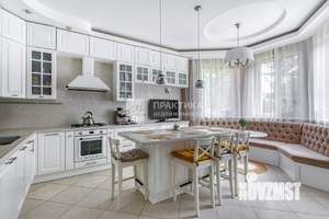 Дом 325м², 3-этажный, участок 6 сот.  