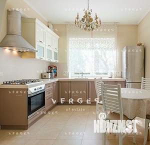 Дом 260м², 3-этажный, участок 12 сот.  