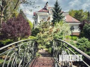 Коттедж 762м², 3-этажный, участок 30 сот.  
