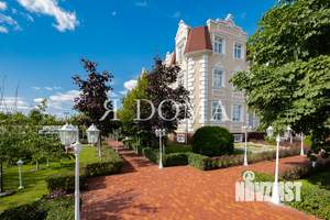 Дом 1650м², 2-этажный, участок 45 сот.  