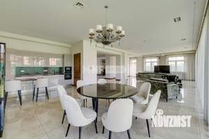 Дом 900м², 2-этажный, участок 18 сот.  