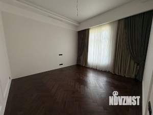 Дом 885м², 2-этажный, участок 15 сот.  
