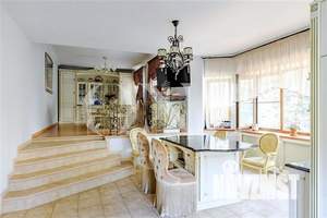 Дом 760м², 3-этажный, участок 30 сот.  