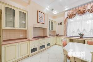 Коттедж 800м², 2-этажный, участок 44 сот.  