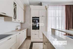 Коттедж 380м², 2-этажный, участок 12 сот.  