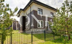 Дом 372м², 2-этажный, участок 9 сот.  