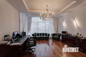 Дом 600м&sup2;, 3-этажный, участок 10 сот.  