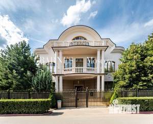 Коттедж 666м², 3-этажный, участок 20 сот.  