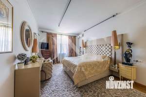 Дом 760м², 3-этажный, участок 30 сот.  
