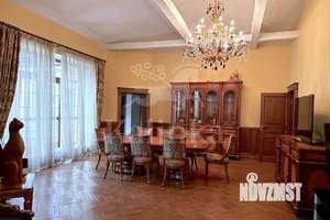 Дом 542м², 3-этажный, участок 24 сот.  