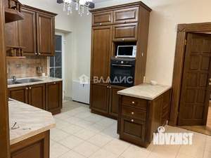 Дом 475м², 3-этажный, участок 16 сот.  