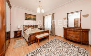 Дом 500м², 3-этажный, участок 16 сот.  