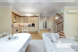 Таунхаус 210м², 2-этажный, участок 3 сот.  