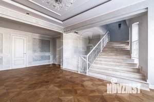 Дом 700м², 2-этажный, участок 20 сот.  