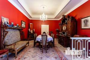 Дом 667м&sup2;, 3-этажный, участок 20 сот.  