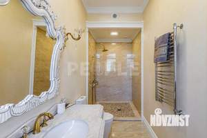 Дом 1600м², 3-этажный, участок 25 сот.  