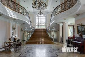 Дом 675м², 2-этажный, участок 18 сот.  